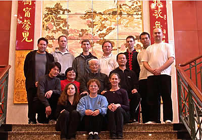 Die erste Gruppe westlicher Schüler von Großmeister Qing Zhong Bao und Wu Ji im Hotel von Souzhou